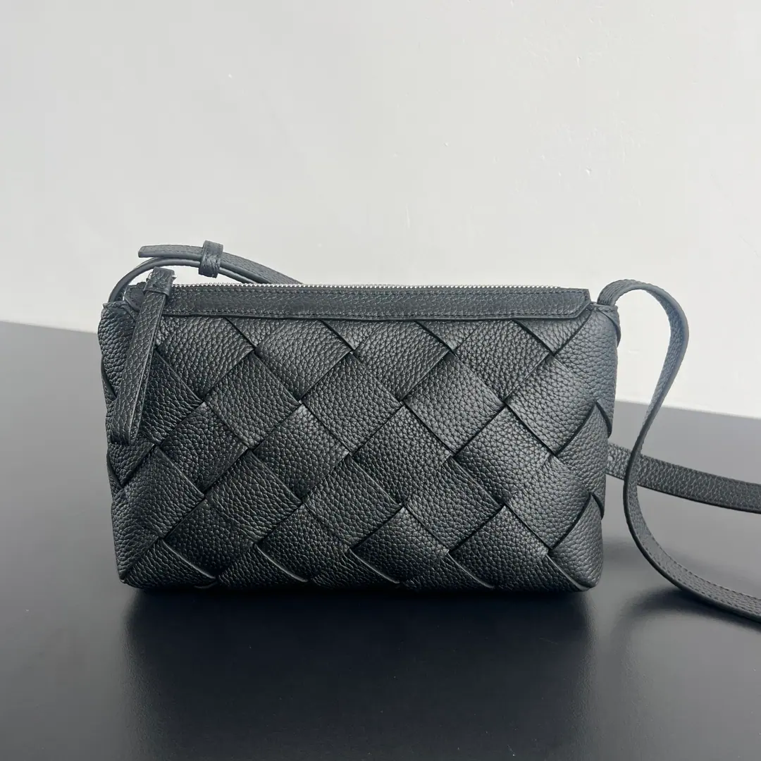 葆蝶家 Diago 斜挎包 837112 25x15x5cm