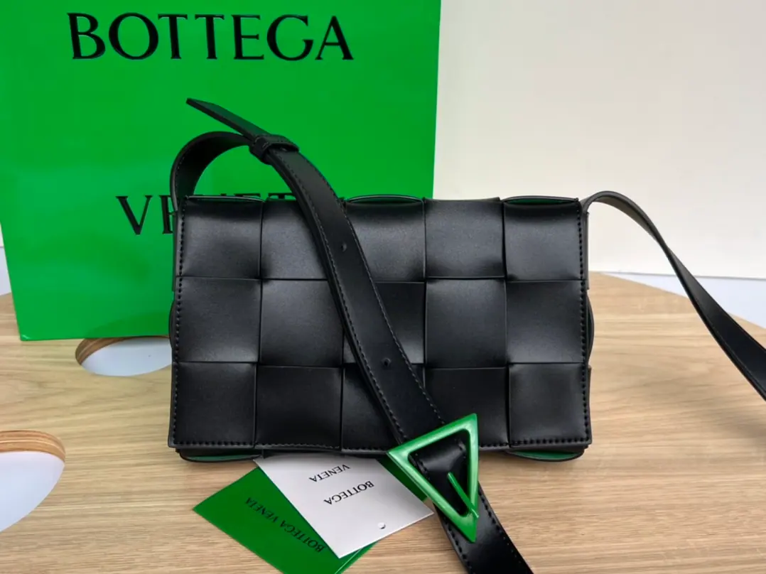 Bottega Veneta 新款 Cassette 包 708768 23x15x5 cm
