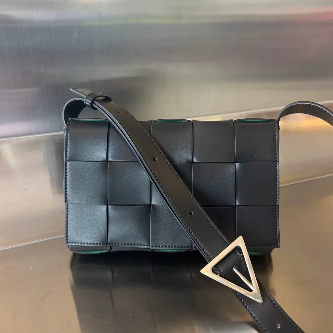 Bottega Veneta 新款 Cassette 包 708768 23x15x5 cm