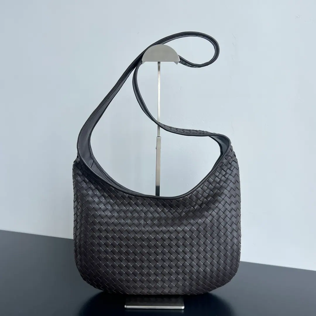 BOTTEGA VENETA 小号 Veneto 826877 38x24x2cm 肩带 50cm
