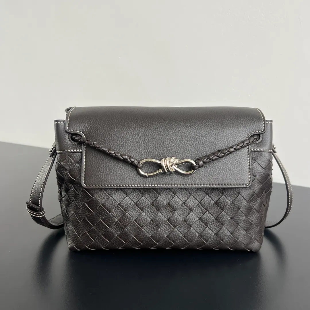 Bottega Veneta Small Andiamo 斜挎包 815781 29x20x13cm