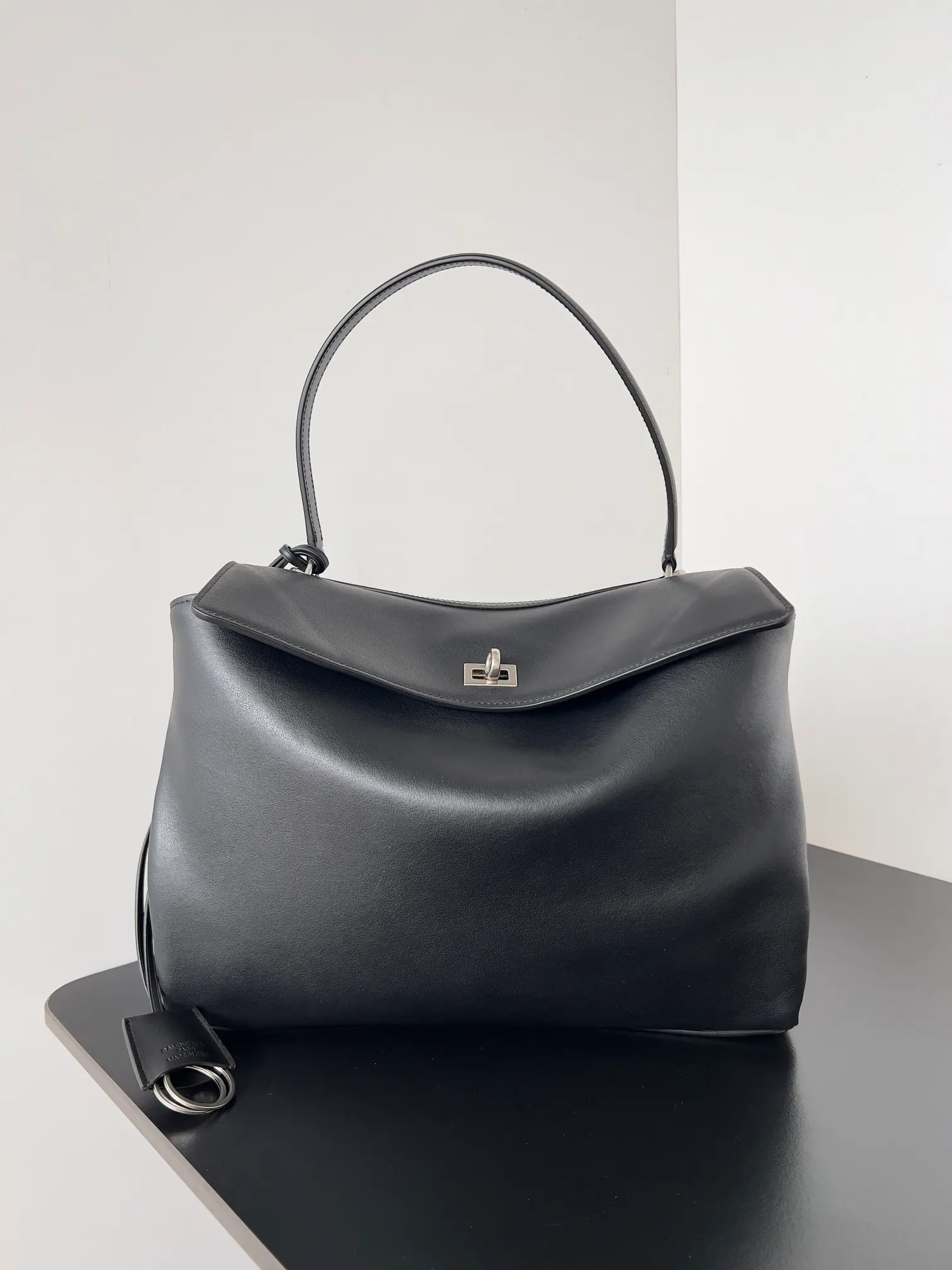 Balenciaga Rodeo 中号 35x23.3x10.9cm