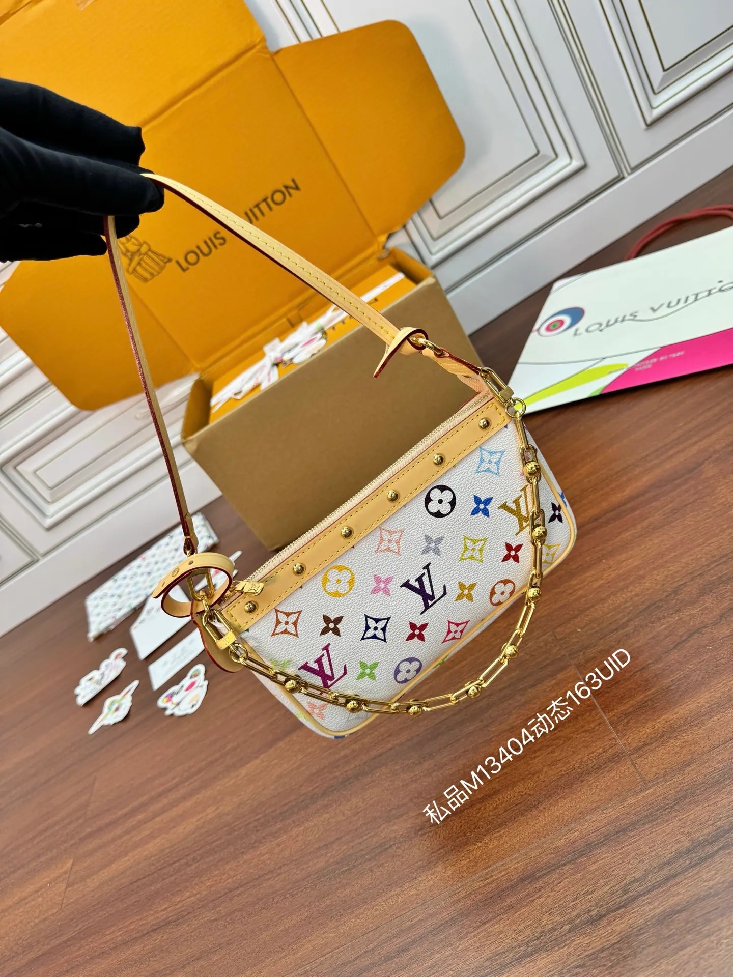 路易威登 M13404 LV x TM Pochette Accessoires