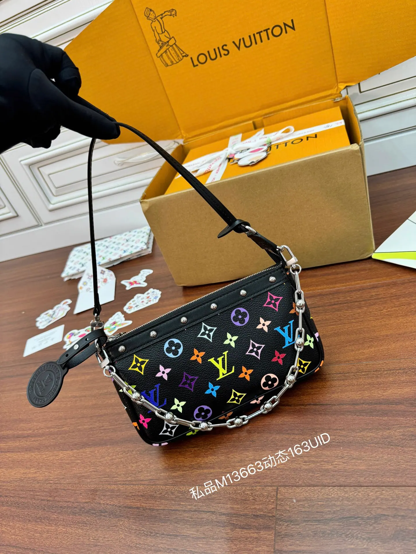 路易威登 M13663 LV x TM Pochette Accessoires