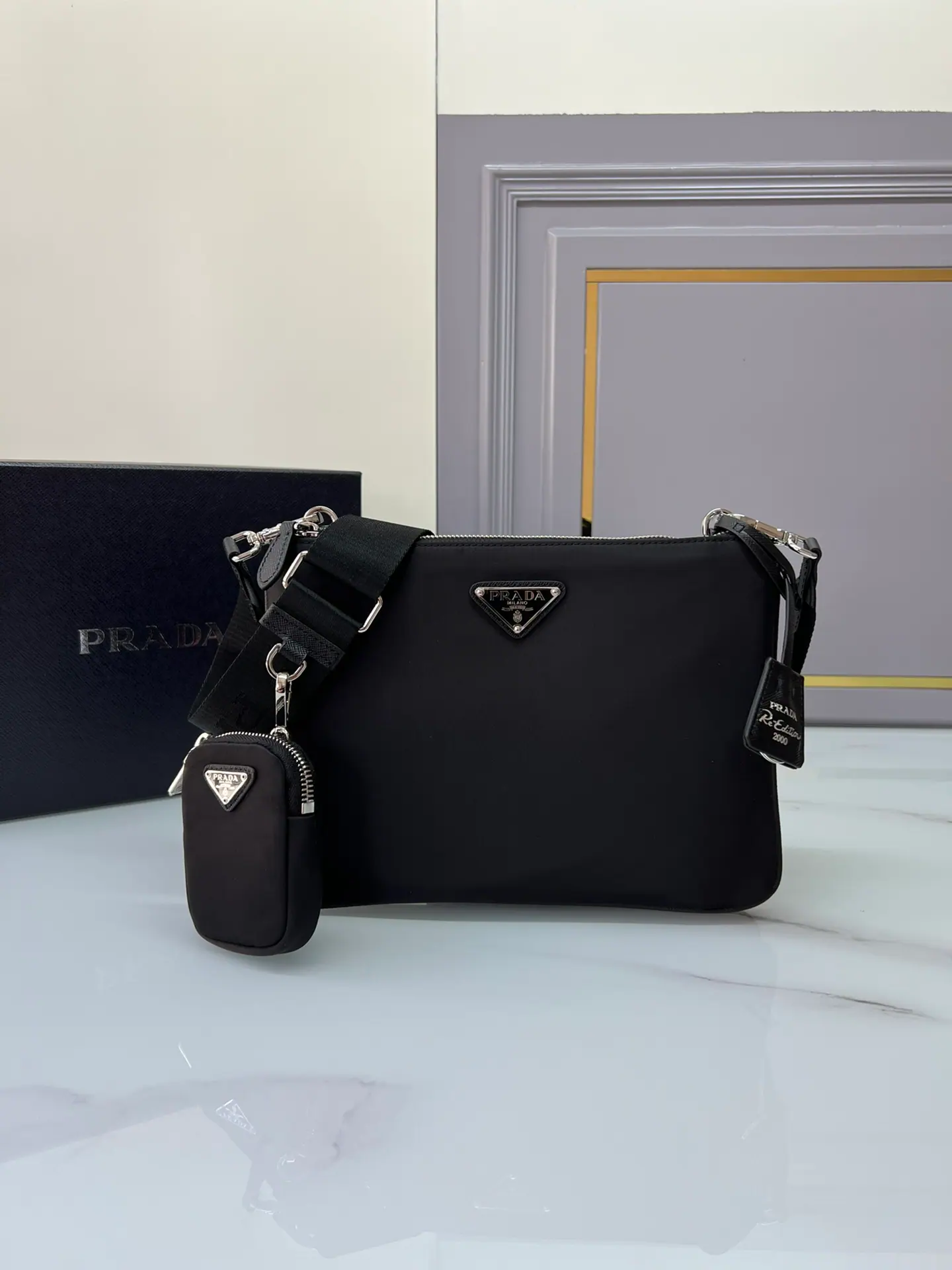 Prada Re-Nylon 口袋斜挎包 2VH120 25x18x4cm