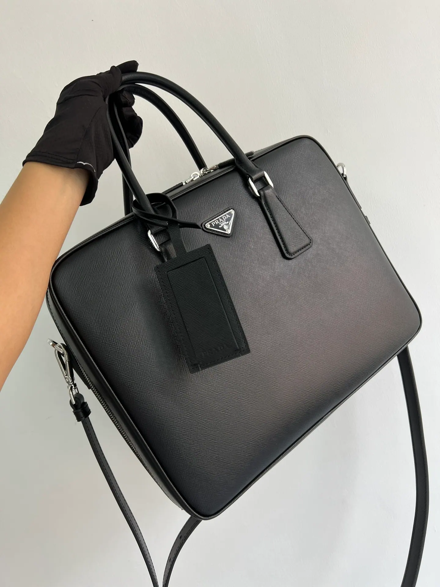 Prada Saffiano 皮革公文包 2VE011 36x28x6.5cm