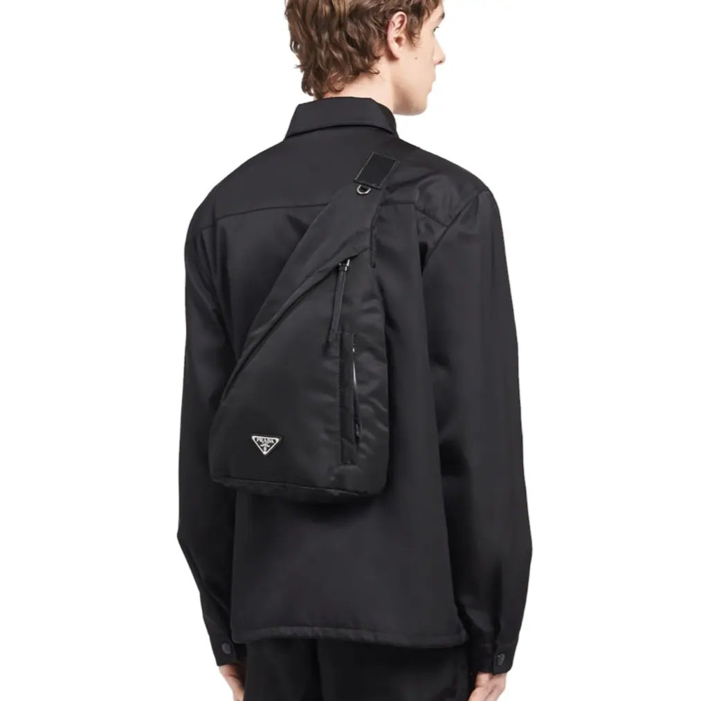 PRADA 再生尼龙及皮革双肩包 2VZ092 37.5*26.5