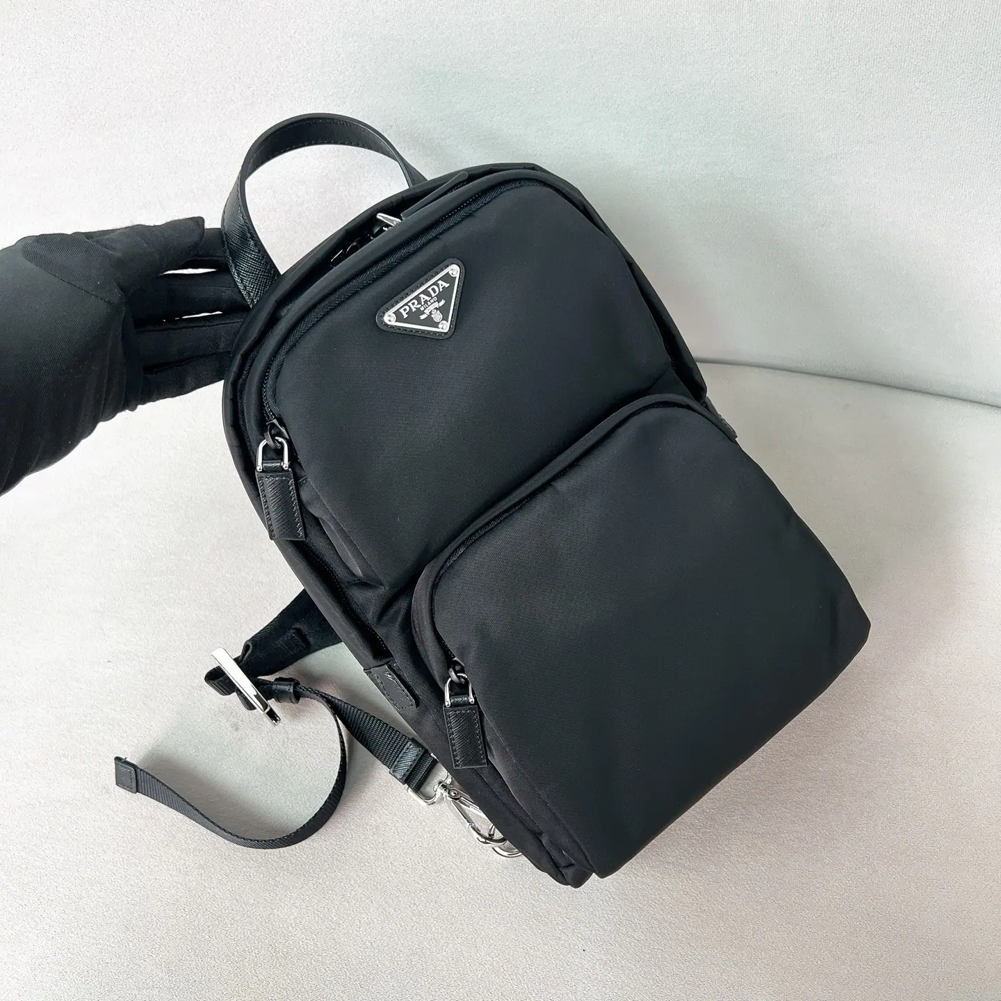 普拉达 轻薄款 Re-Nylon 双肩包 2VZ105 31*20*8
