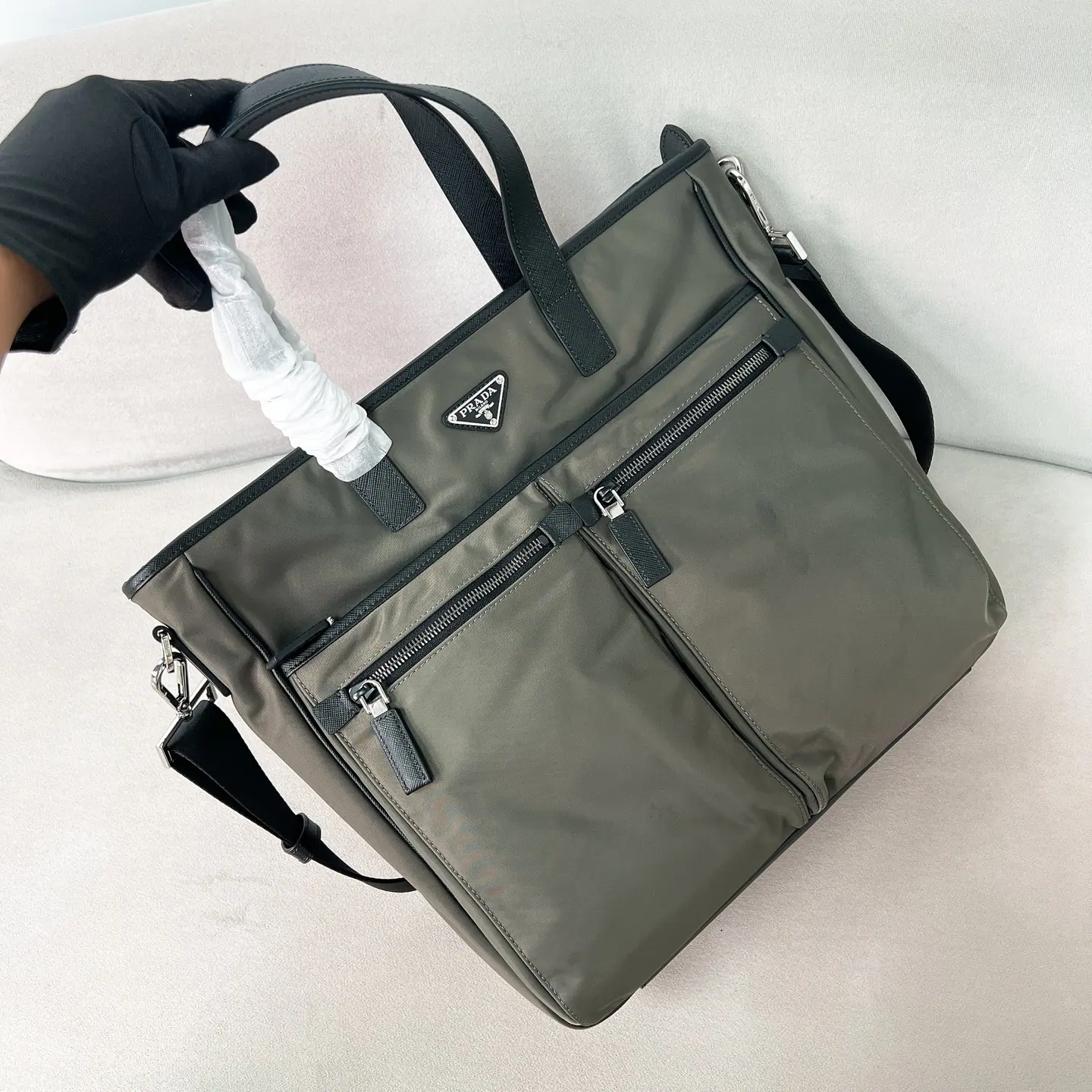 Re-nylon 与 Saffiano 皮革托特包 34x34.5cmX7cm