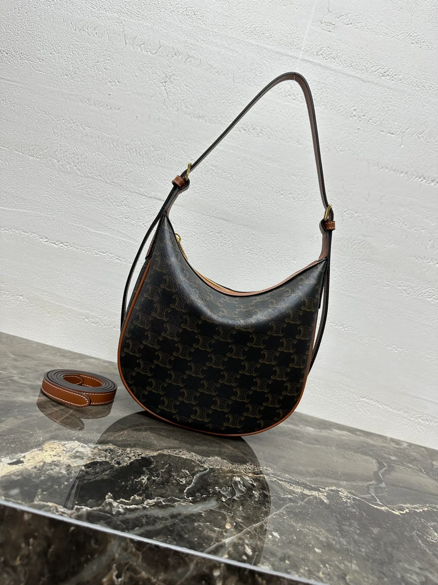 Celine 小号 Eloise Triomphe 包｜单肩包 24 x 21 x 7cm