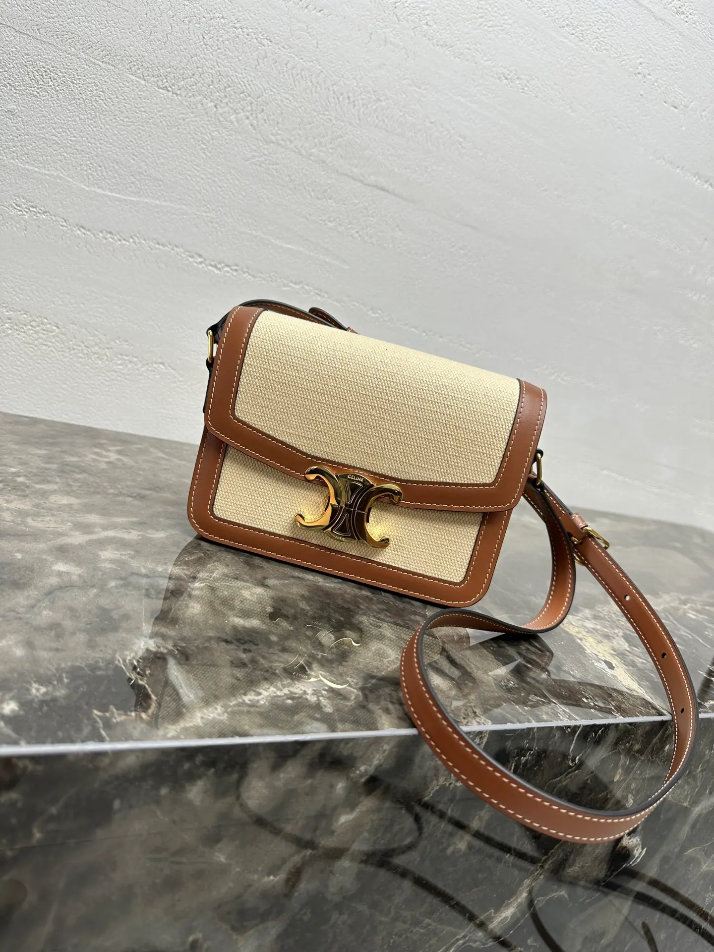 CELINE TEEN TRIOMPHE 18.5 x 14 x 6cm