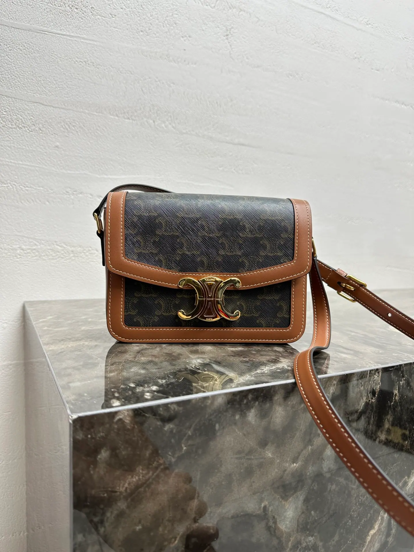Celine TEEN TRIOMPHE 18.5 x 14 x 6cm