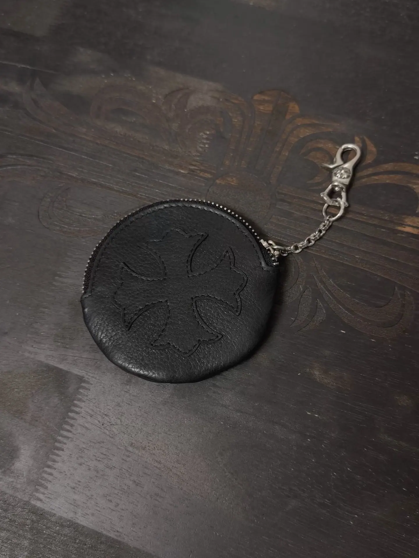 Chrome Hearts 链条三重十字皮革贴片硬币包 925