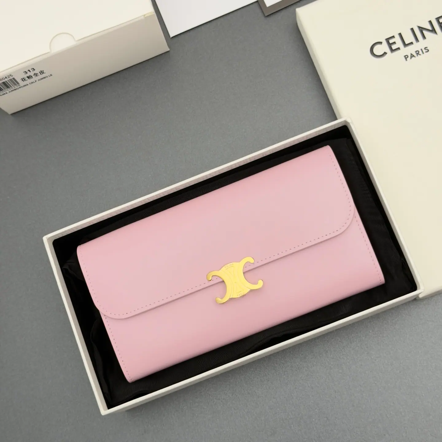Celine 光泽小牛皮 Triomphe 大号钱包 10E313DPV 19×10×3cm