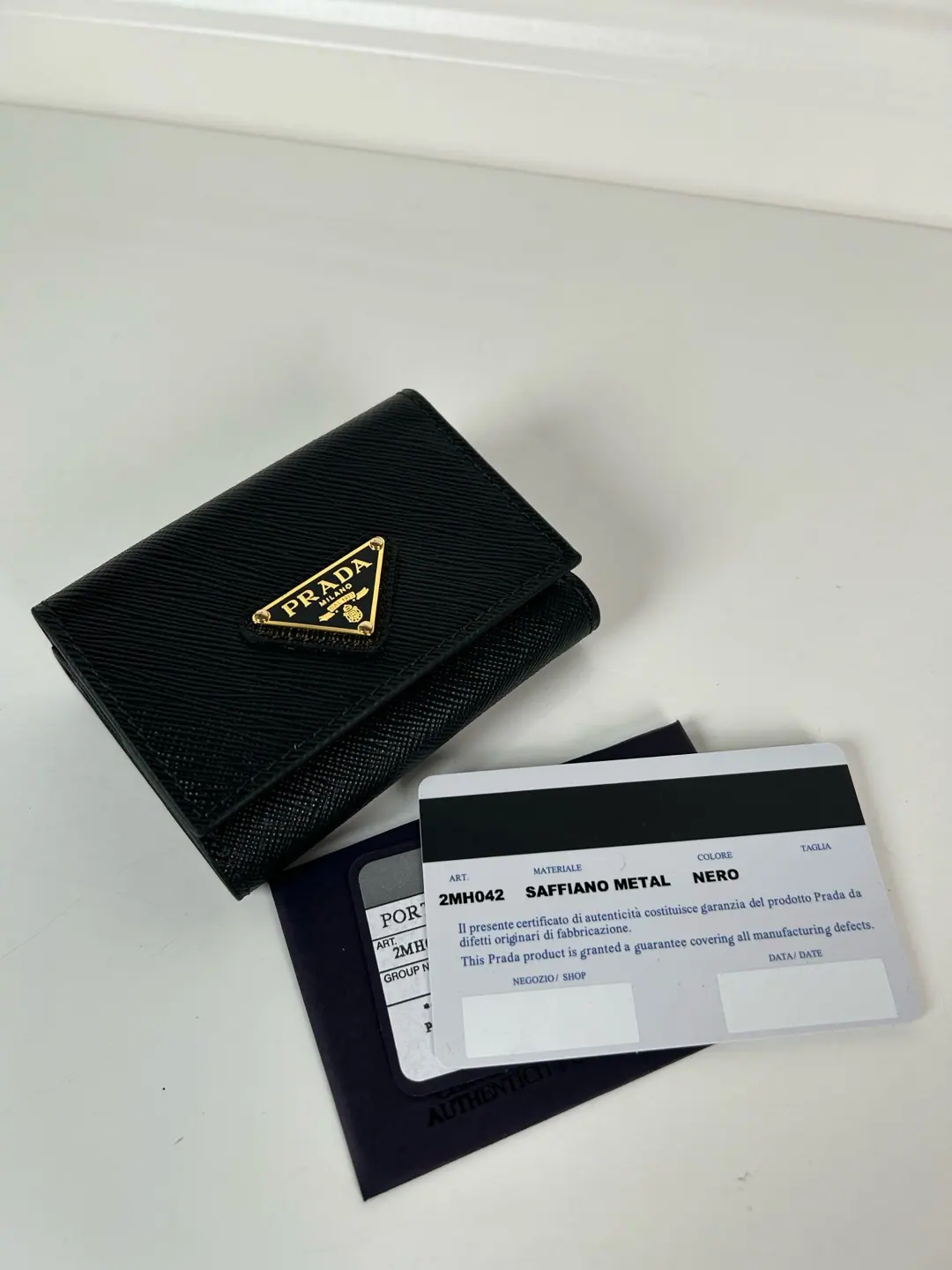 普拉达 Saffiano 三折迷你钱包 QHH 1MH042