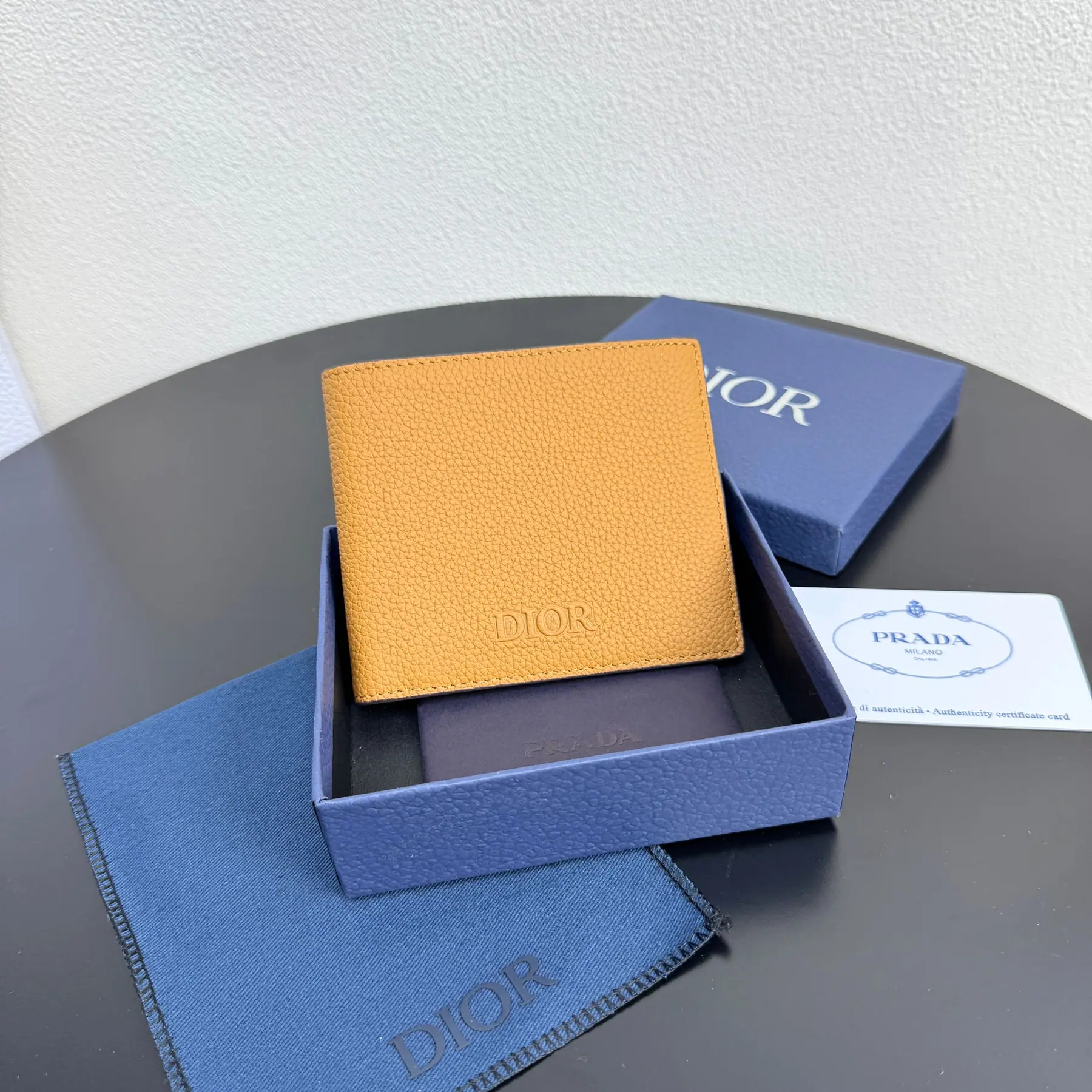 Dior Privé 短款钱包