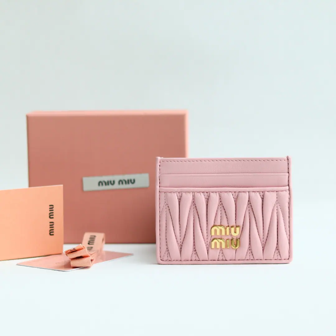 Miu Miu 标志字母卡包