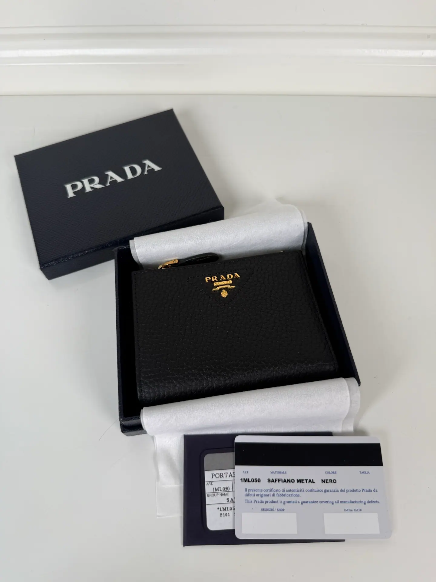 Prada 1ML050 Vitello Move短款钱包