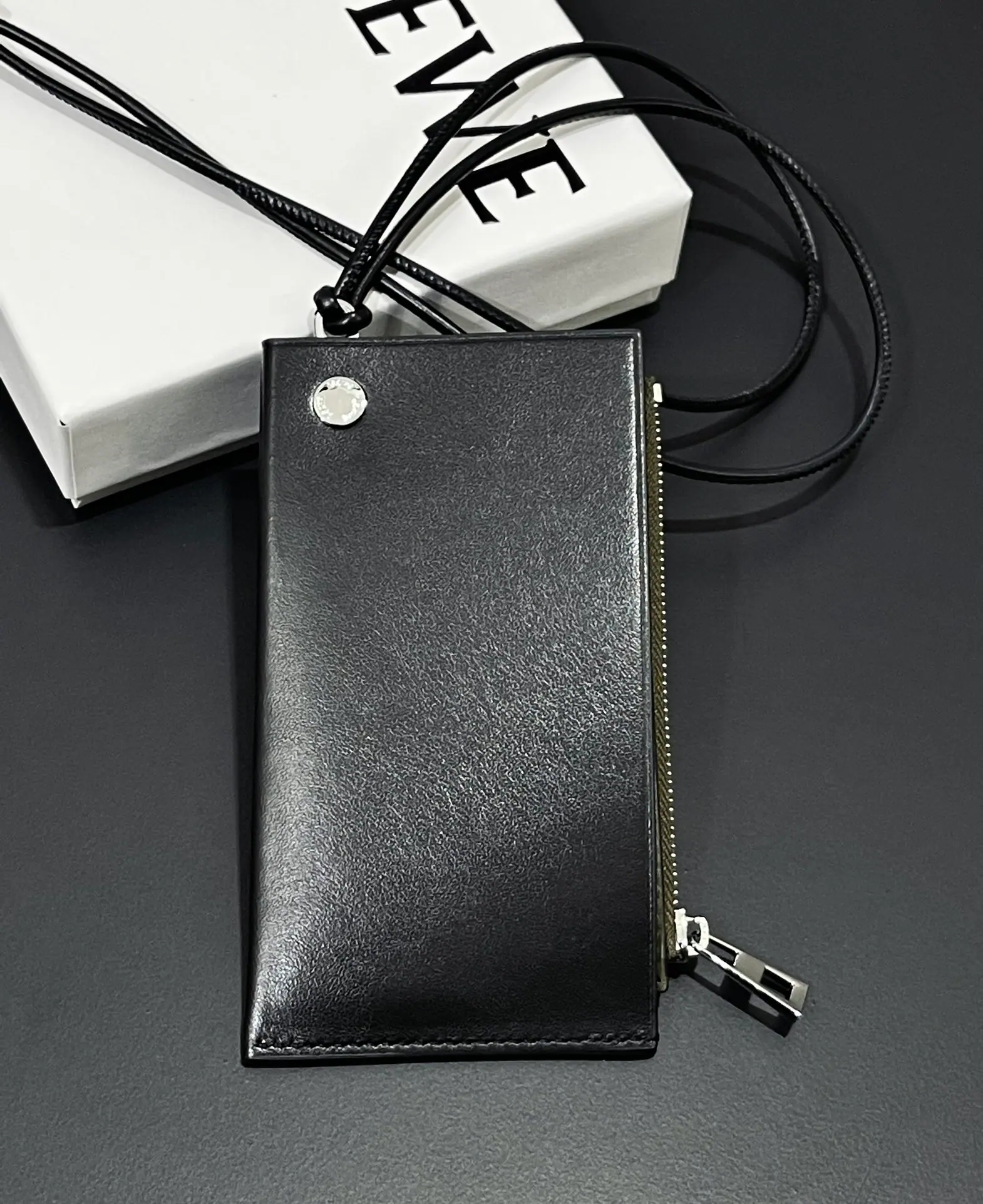 Loewe Pebble 滑块零钱卡包钱包 皮革