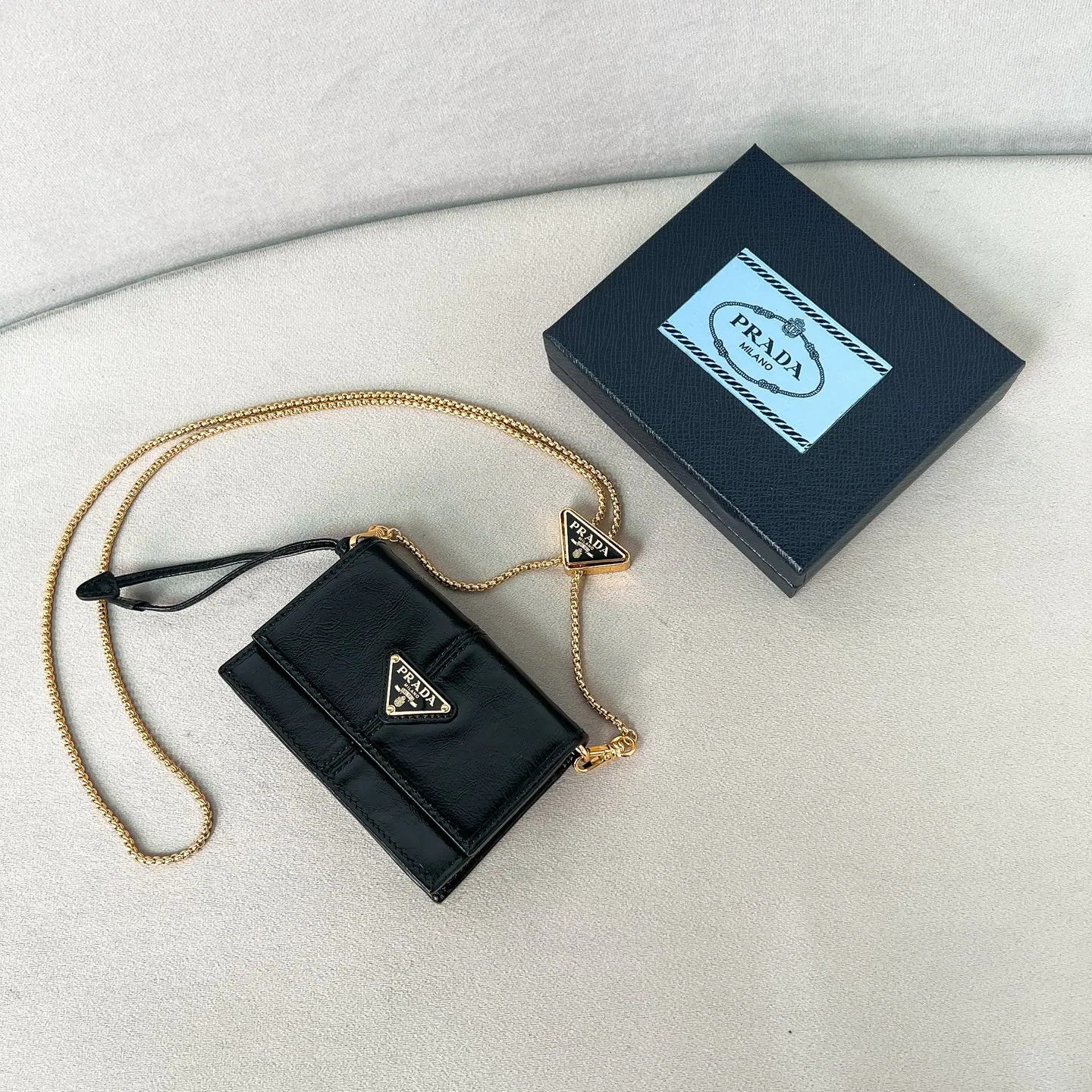 普拉达 单肩背带 Safiano 皮革卡包 1MR034