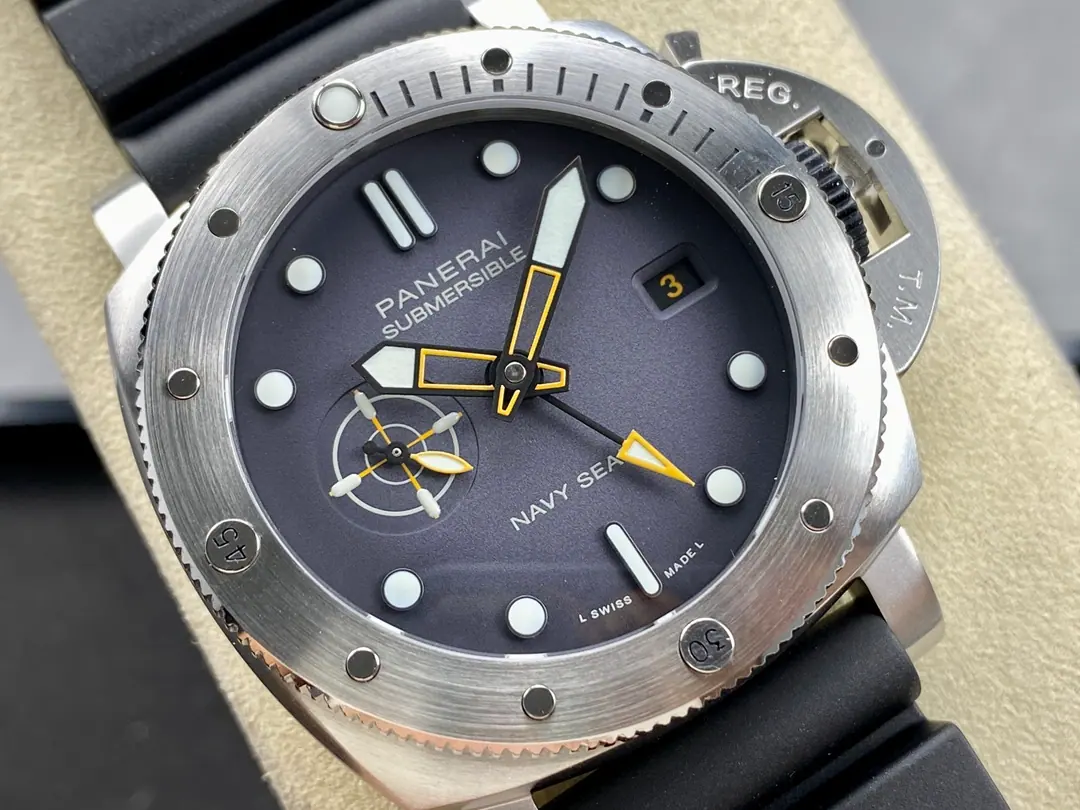 VS l 44mm l P9000机芯 l 沛纳海 PAM1323