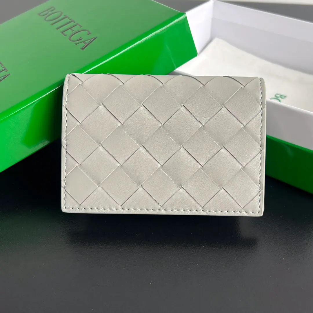 Bottega Veneta 皮革卡包 667141 11x7.5x2.5cm