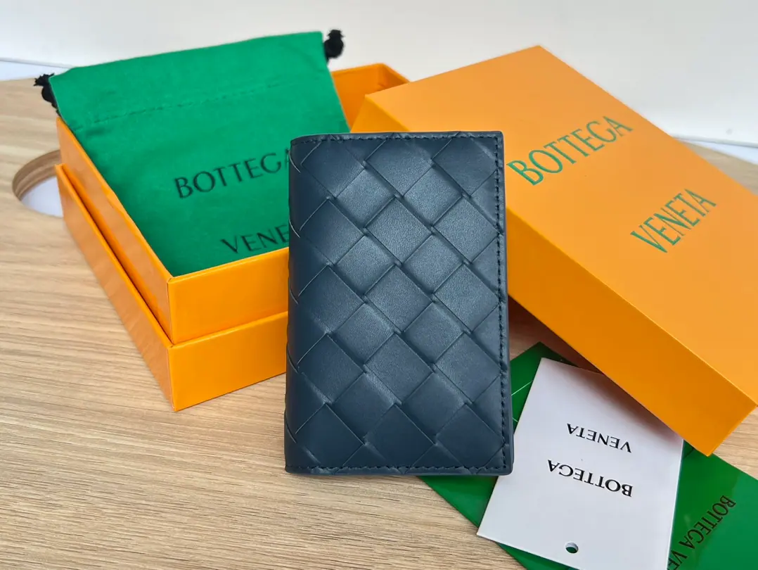 Bottega Veneta 皮革卡包 592619 11x7.5 cm