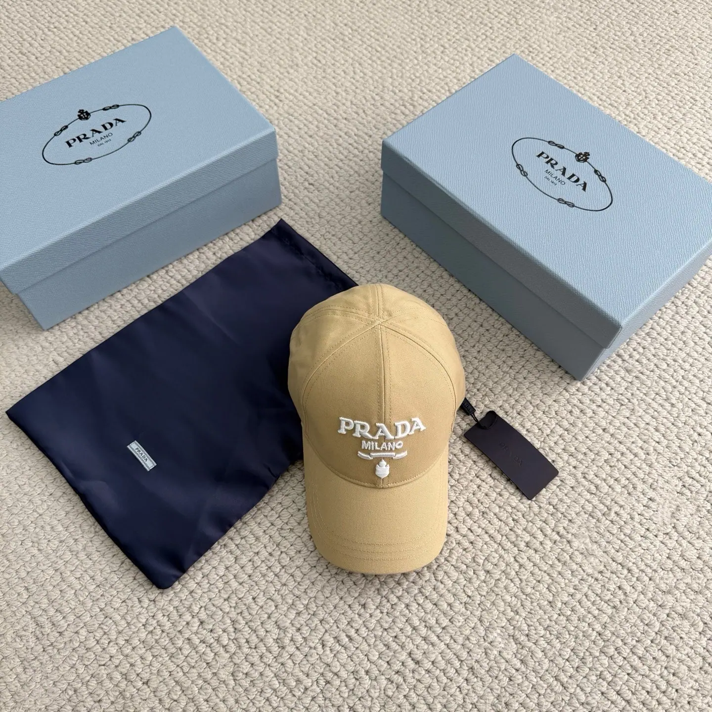 普拉达棒球帽 卡其色刺绣标志 1HC274
