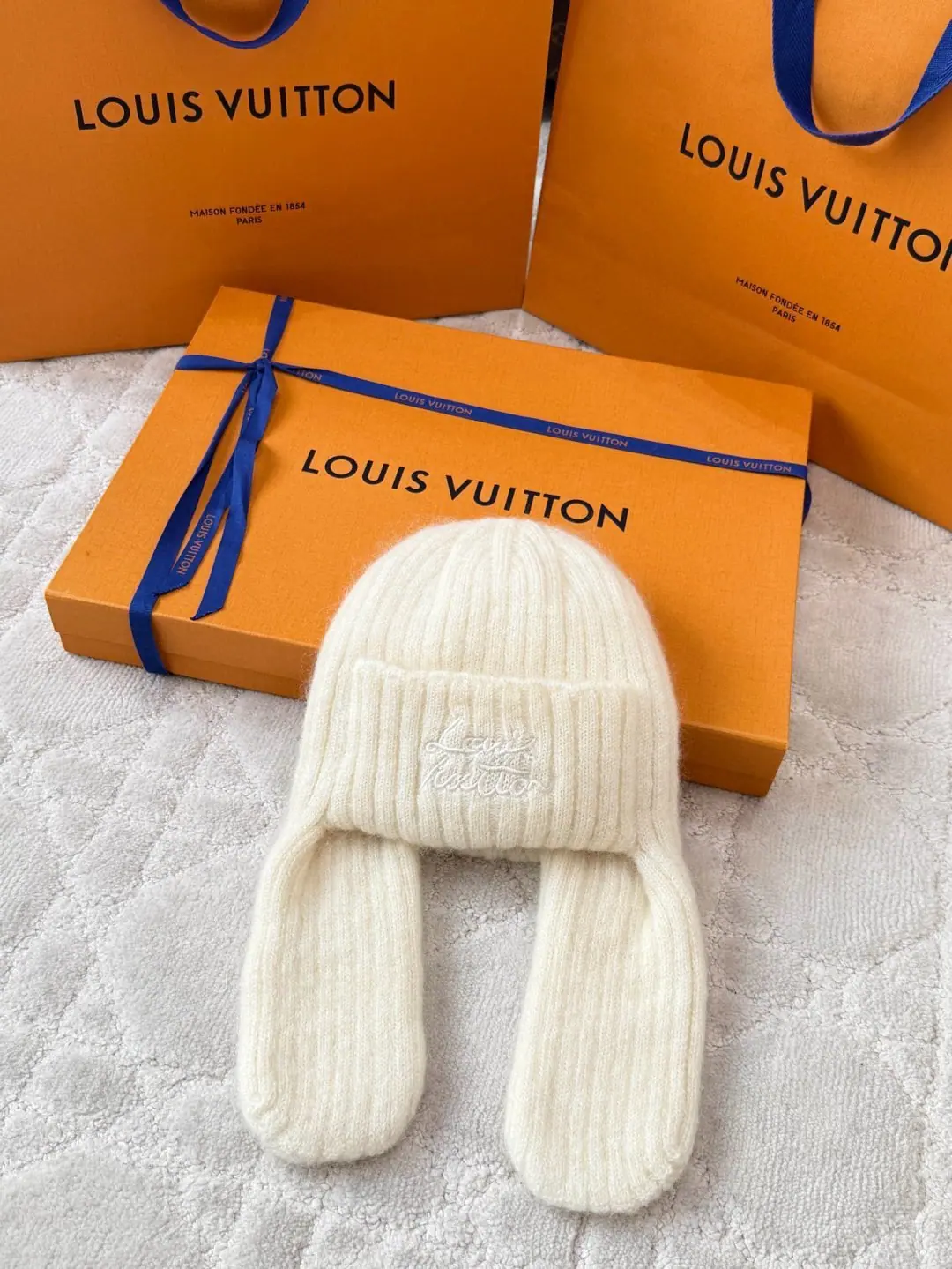 M97733 LV Script 毛线帽