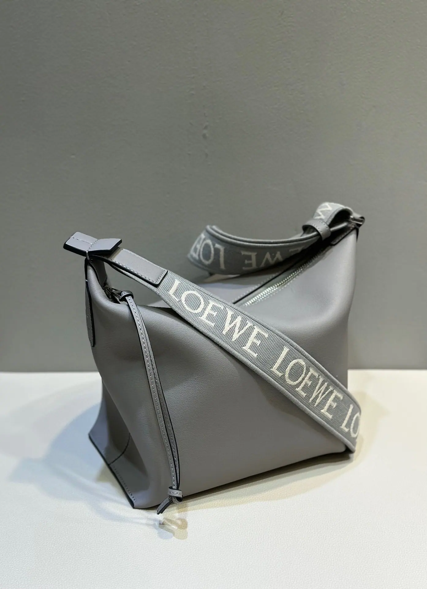 罗意威 Cubi 单肩包 29.5*10.5*22cm