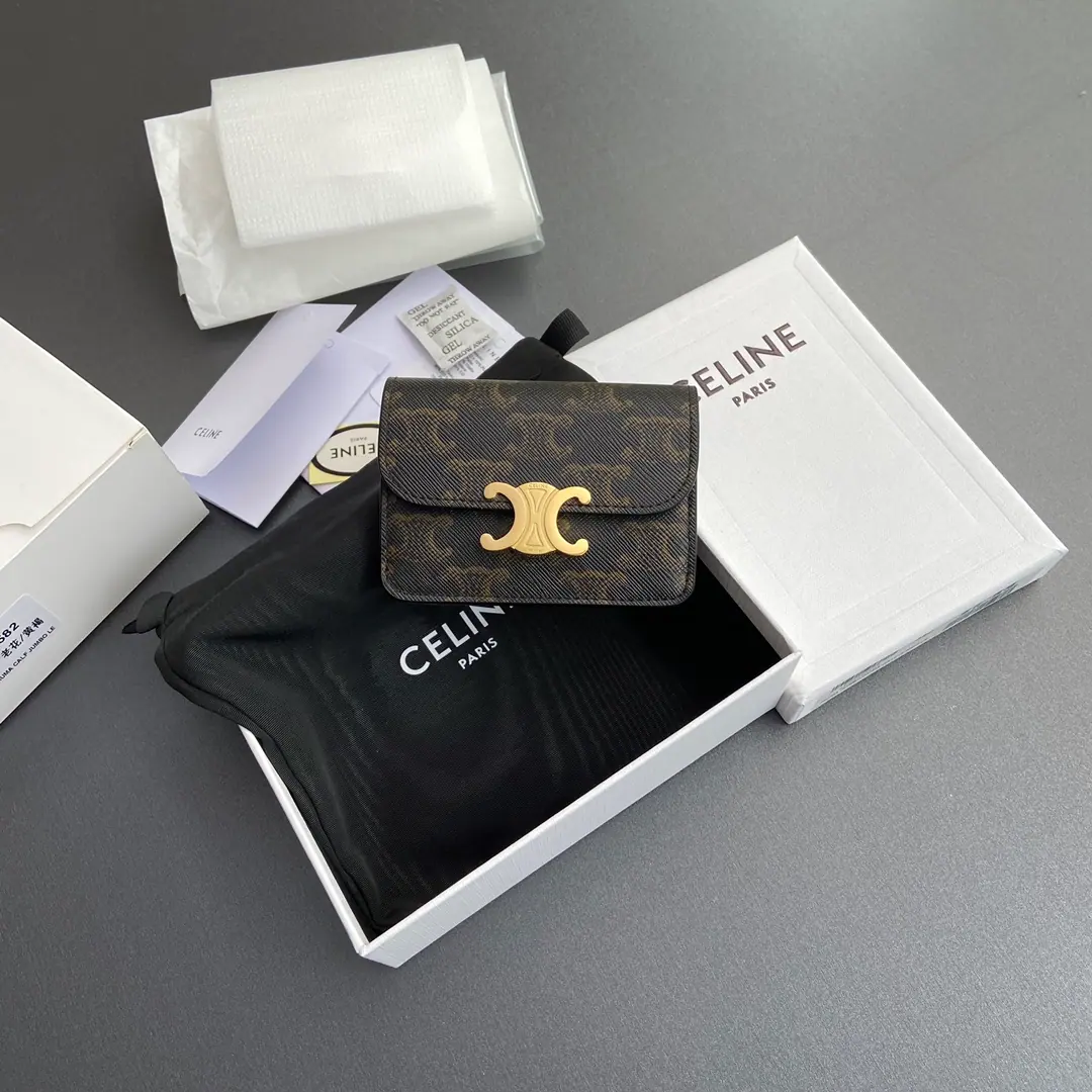 CELINE 小牛皮翻盖卡夹 Light 10I582CPJ.04LU