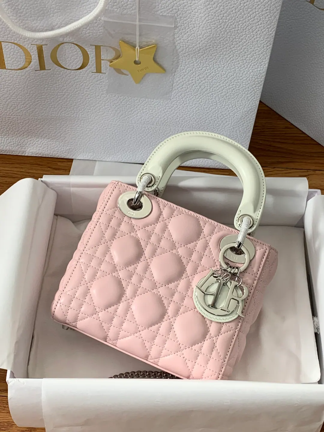 M9 迪奥 Lady 迷你羊皮 M0505PUQC 17 x 15 x 7 cm