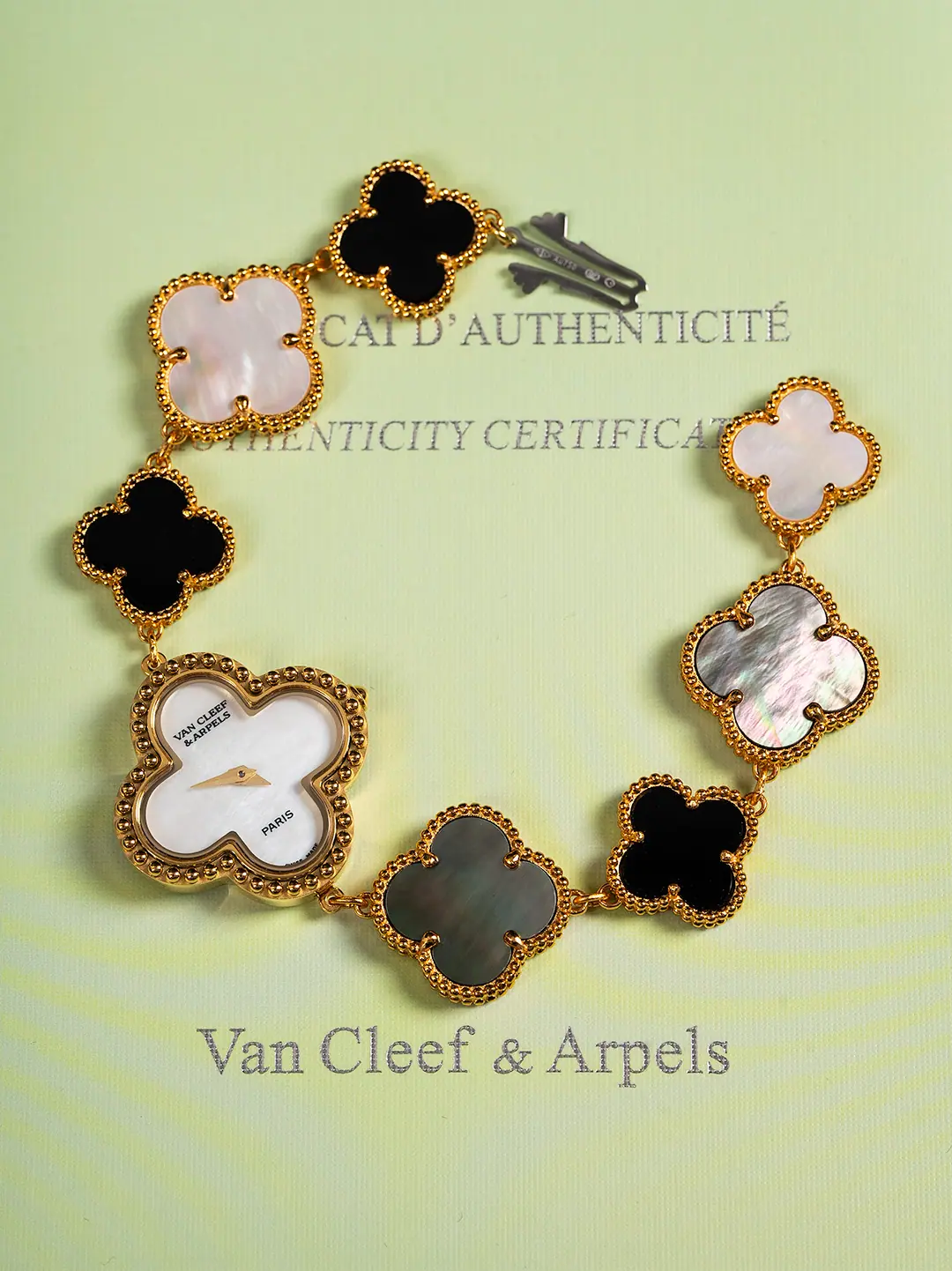 Van Cleef & Arpels 小号 Alhambra 腕表 27mm