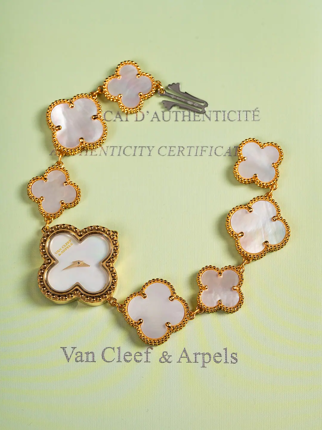 Van Cleef & Arpels 小号 Alhambra 腕表 27mm