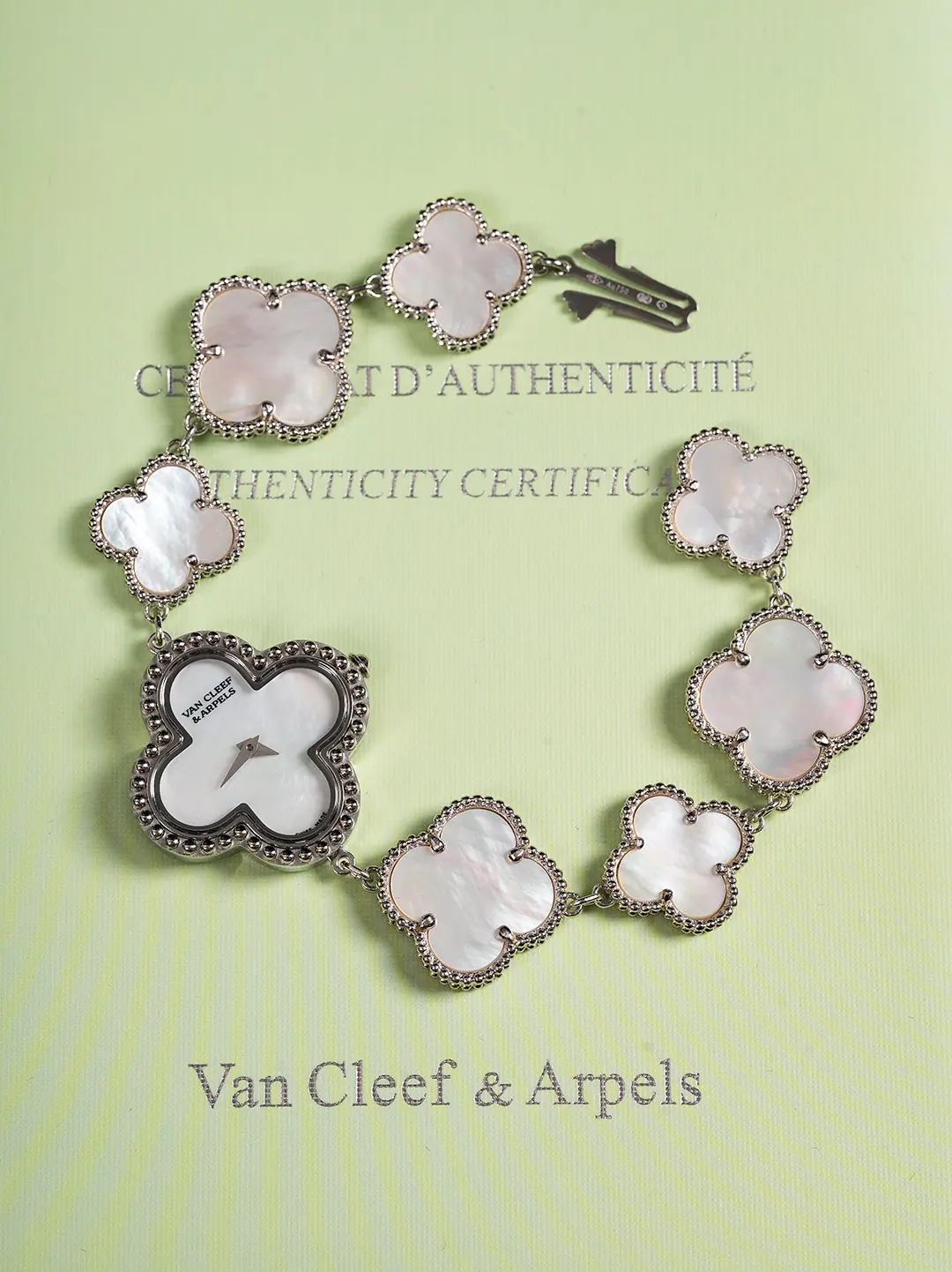 Van Cleef & Arpels 小号 Alhambra 手表 27mm