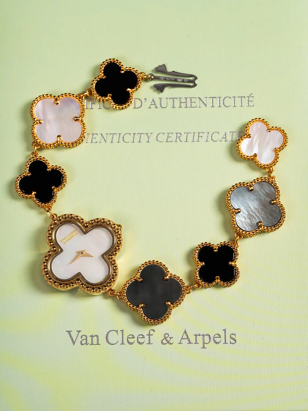 Van Cleef & Arpels 小号 Alhambra 腕表 27mm