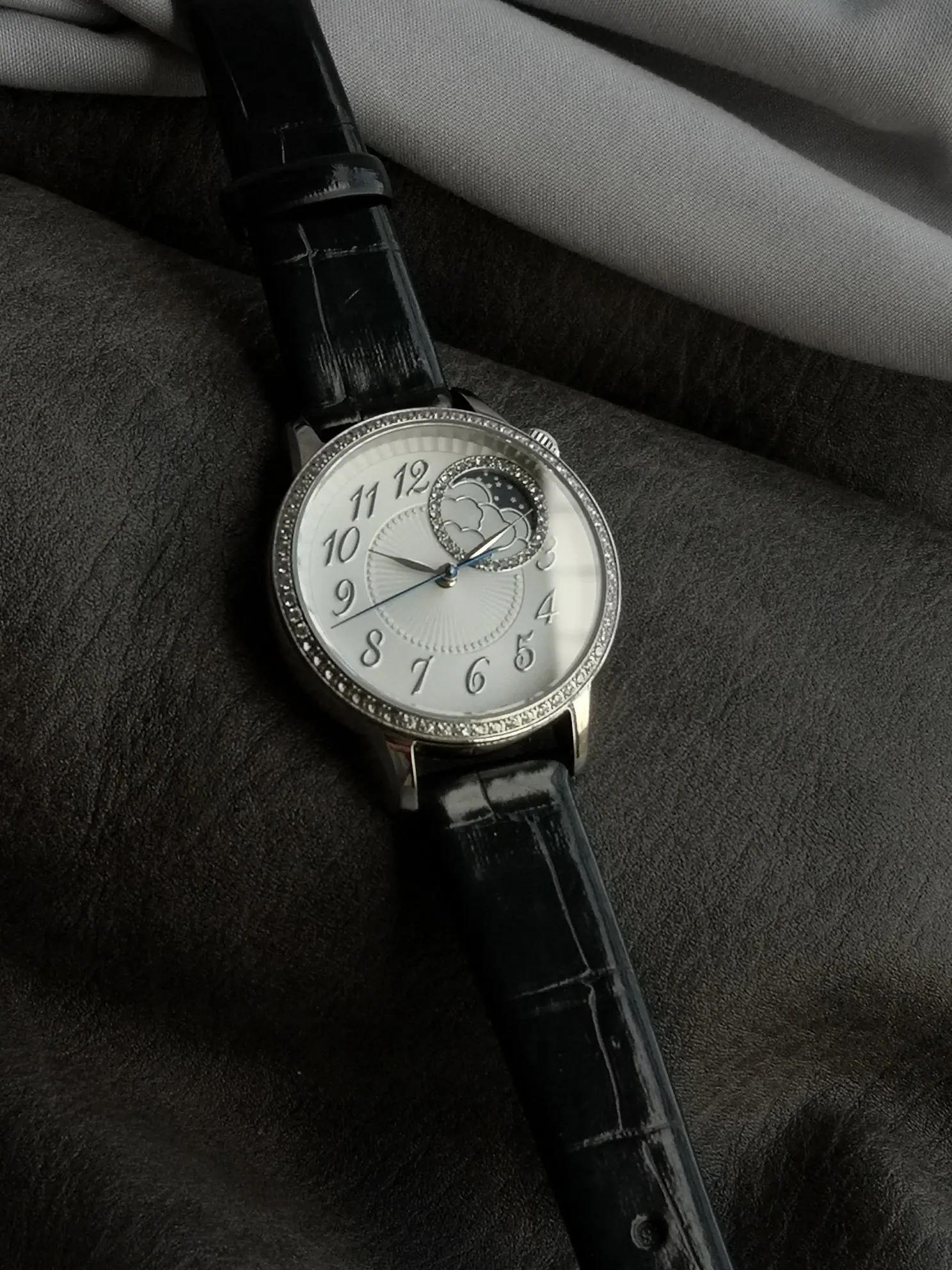 GR l 2836 l 33mm l 江诗丹顿 Égérie 石英表