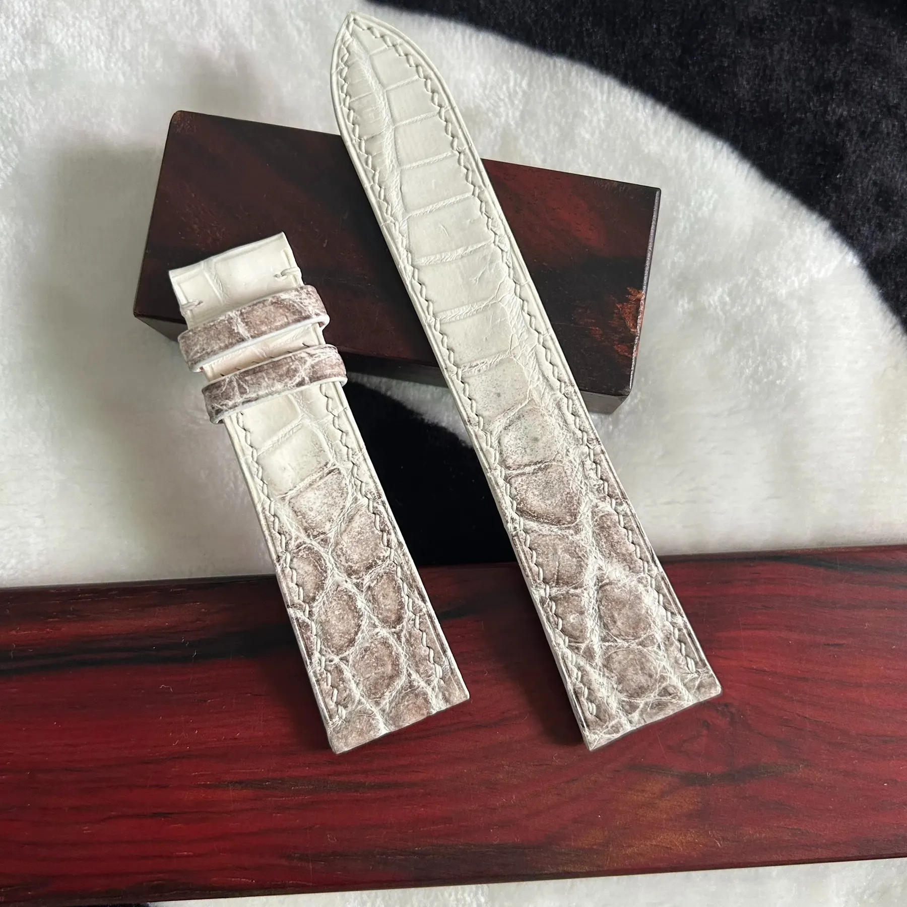 定制手缝喜马拉雅鳄鱼皮 灰白渐变纹路 表带